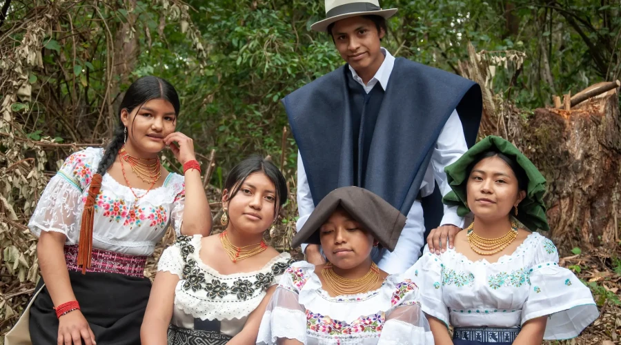 Local artisan weaving by hand during a private tour in Otavalo